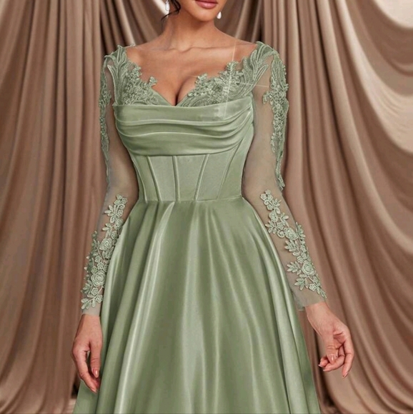 Elegant Luxurious Cream Mesh Long Sleeve Gown With Lace, Crystal, Pearl Embroide - Picture 4 of 4